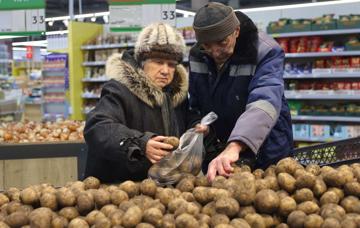 Рост цены на селедку под шубой за год ощутим для домашнего стола