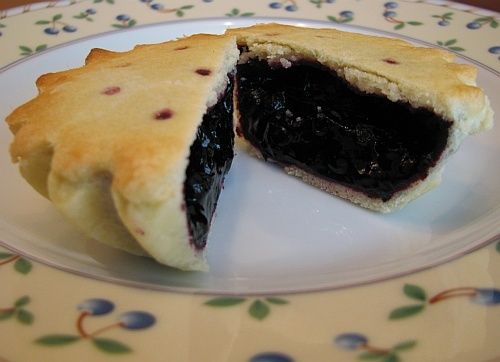 Сладкие черничные лукошки