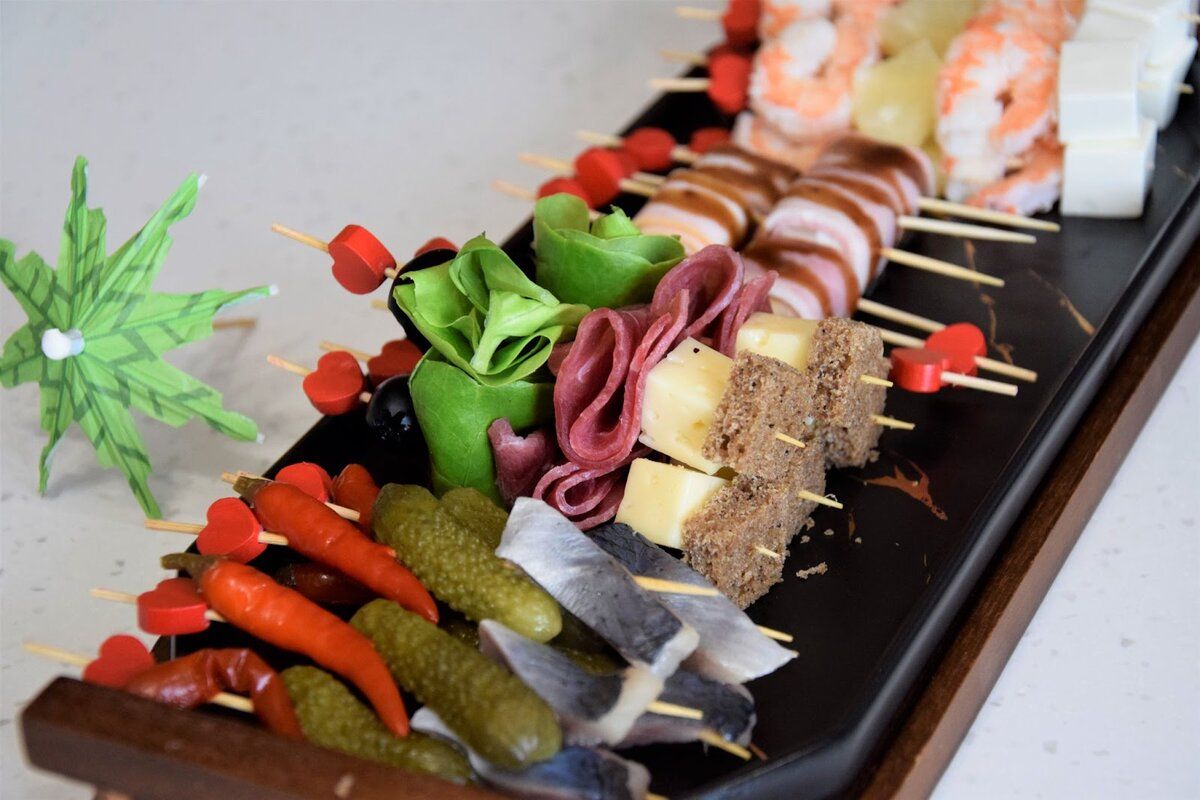 Закуски для любого праздника: 5 вкусных идей с видео-рецептами