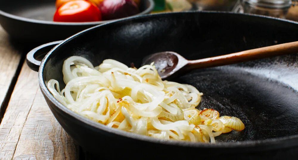 Искусство жарки лука: секреты от шеф-поваров