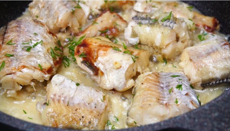 Сочный минтай за 15 минут: рецепт быстрого ужина с неповторимым вкусом