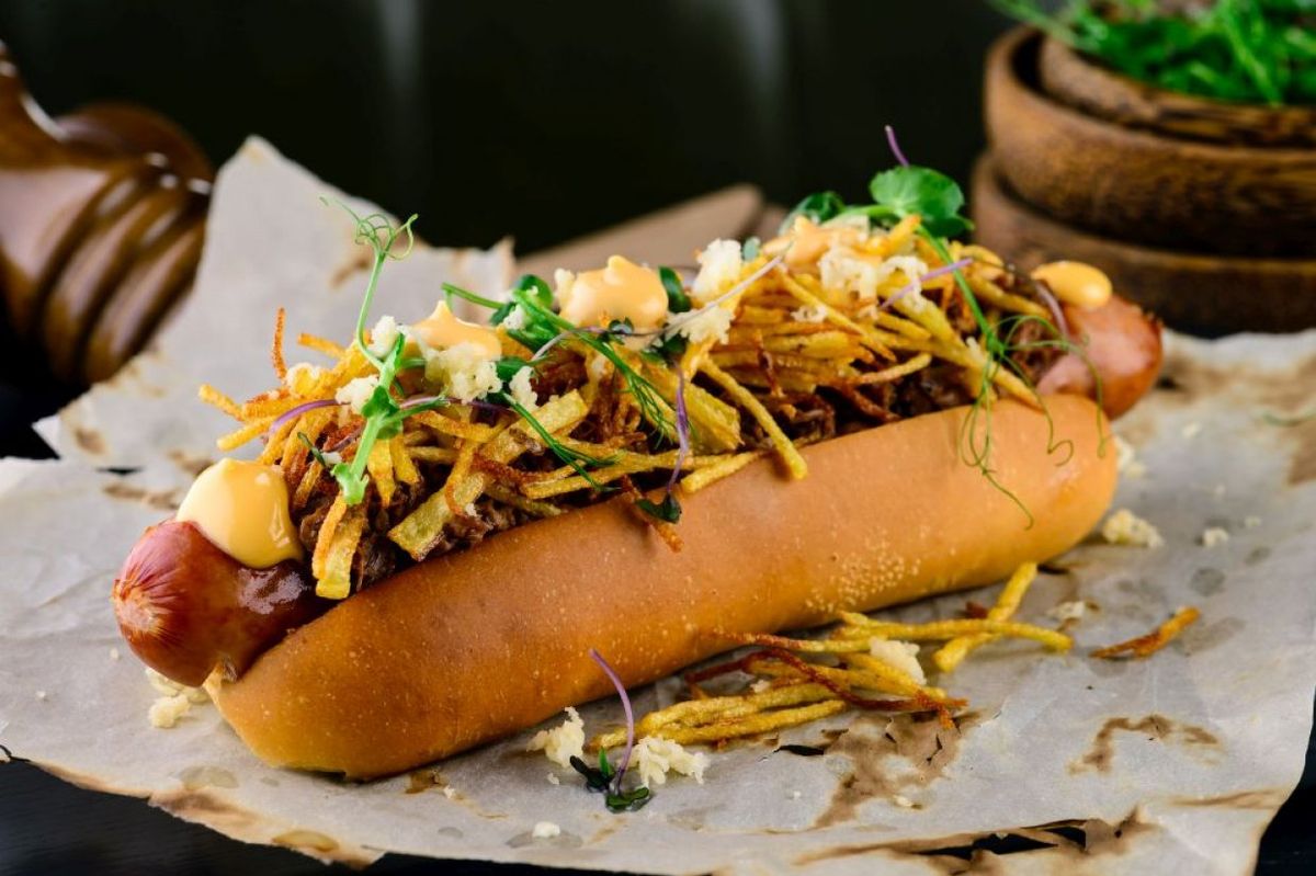 Хот-доги с картофельной соломкой: усовершенствованная уличная закуска для настоящих гурманов