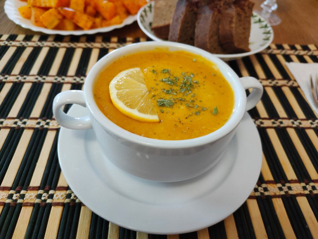 Вкусный чечевичный суп-пюре с тыквой: простой и полезный рецепт