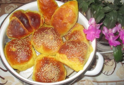 Булочки, пирожки и рогалики: воздушная выпечка с тыквой