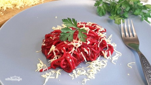 Нежные спагетти в свекольном соусе: новинка для ваших ужинов