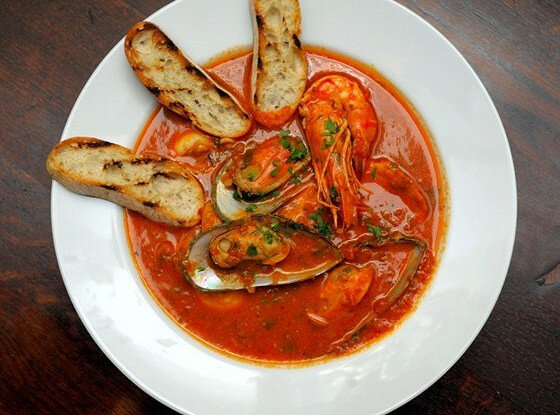 Новый взгляд на борщ: Как мидии превращают классический рецепт в изысканное блюдо