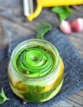 Как замариновать цукини: идеальная закуска на зиму