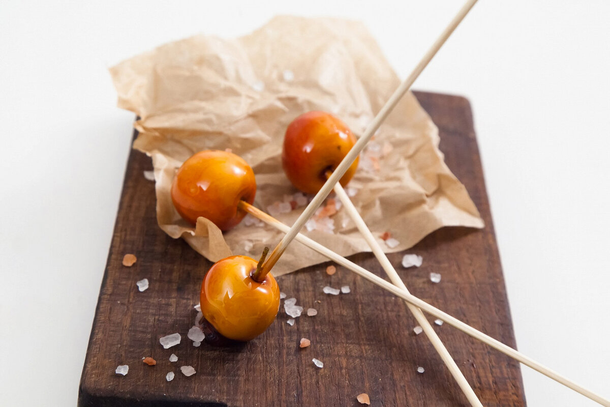 Как приготовить карамельные яблоки: простой рецепт для сладкоежек