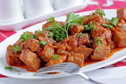 Как быстро и вкусно потушить свинину: 7 изумительных рецептов