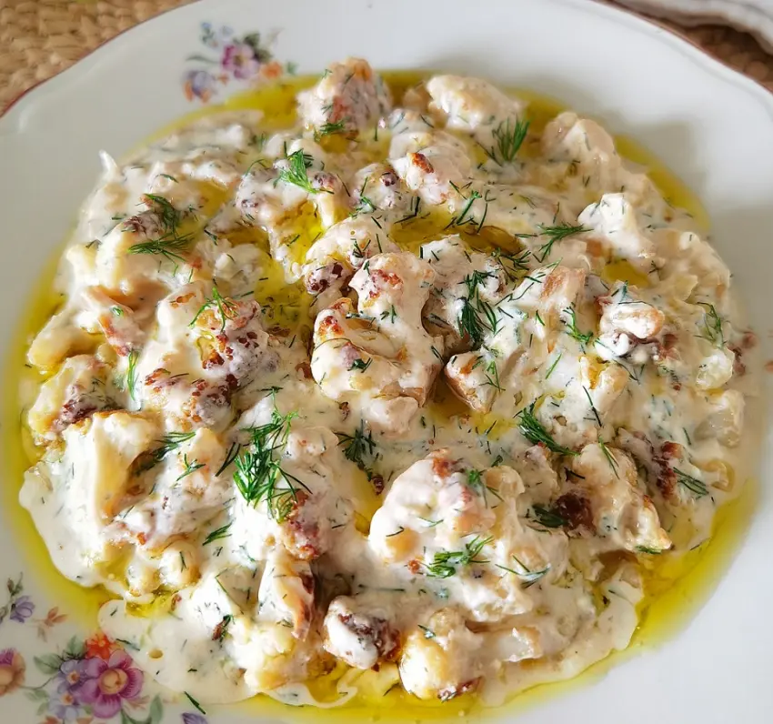 Цветная капуста в сметанном соусе: идеальное угощение для весеннего стола