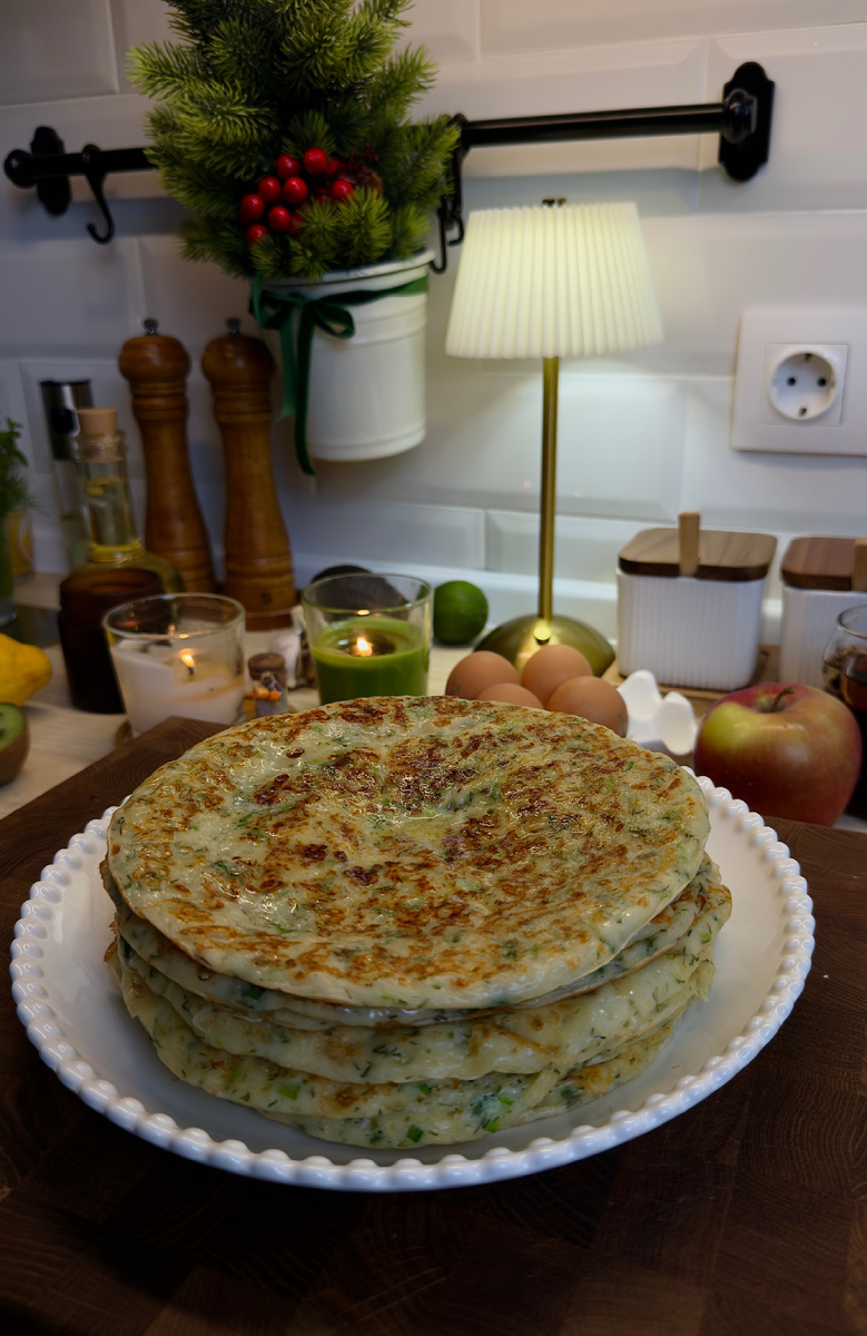 Сырные лепёшки с зеленью: идеальный перекус за считанные минуты