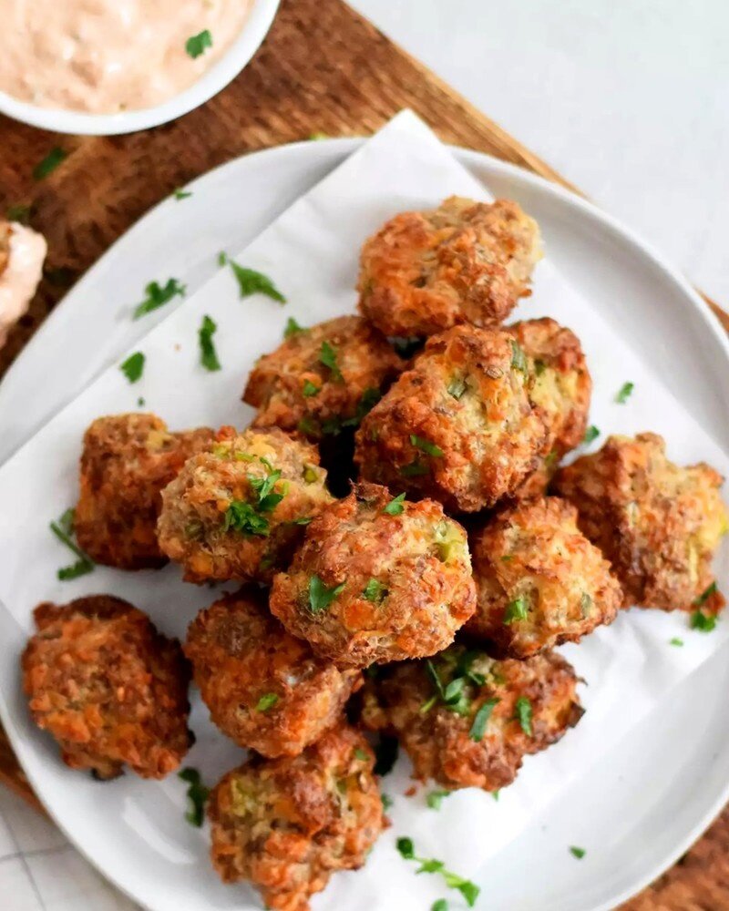 Мясные шарики с сыром: простое и вкусное угощение для гостей