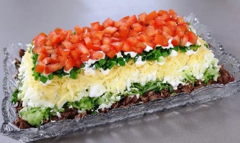 Слоеный салат, который заменит Оливье на праздничном столе