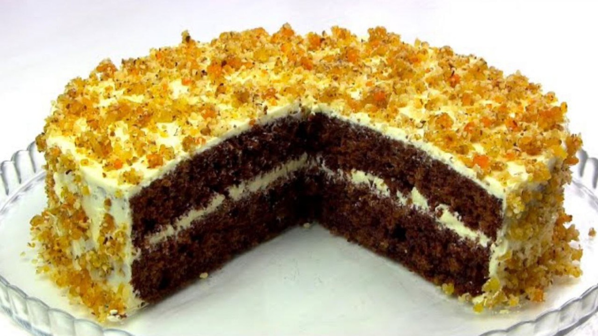 Легкий и ароматный торт с курагой и шоколадом