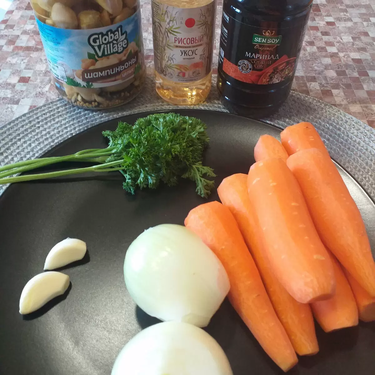 Невероятный салат с шампиньонами и морковью: вкусно и просто