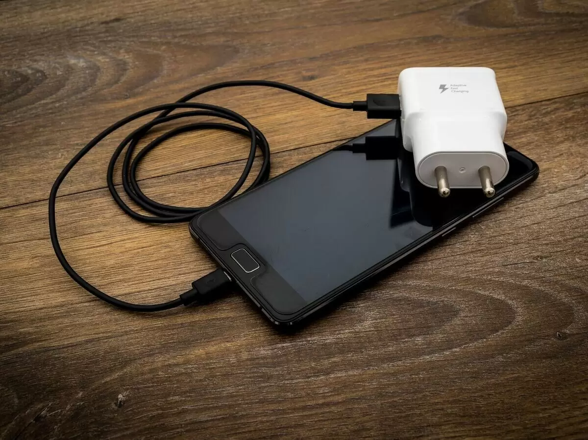 Роскачество даст новую жизнь одноразовой посуде и зарядным устройствам