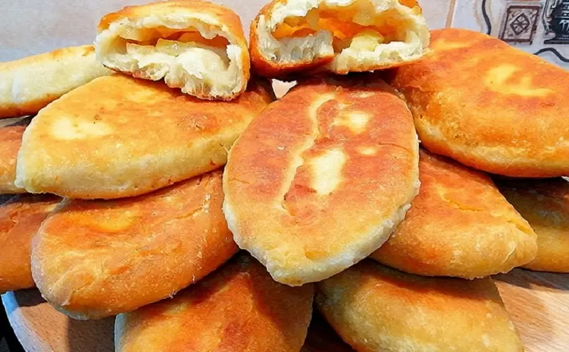 Как приготовить пышные пирожки на кефире и сметане: секреты идеальной выпечки