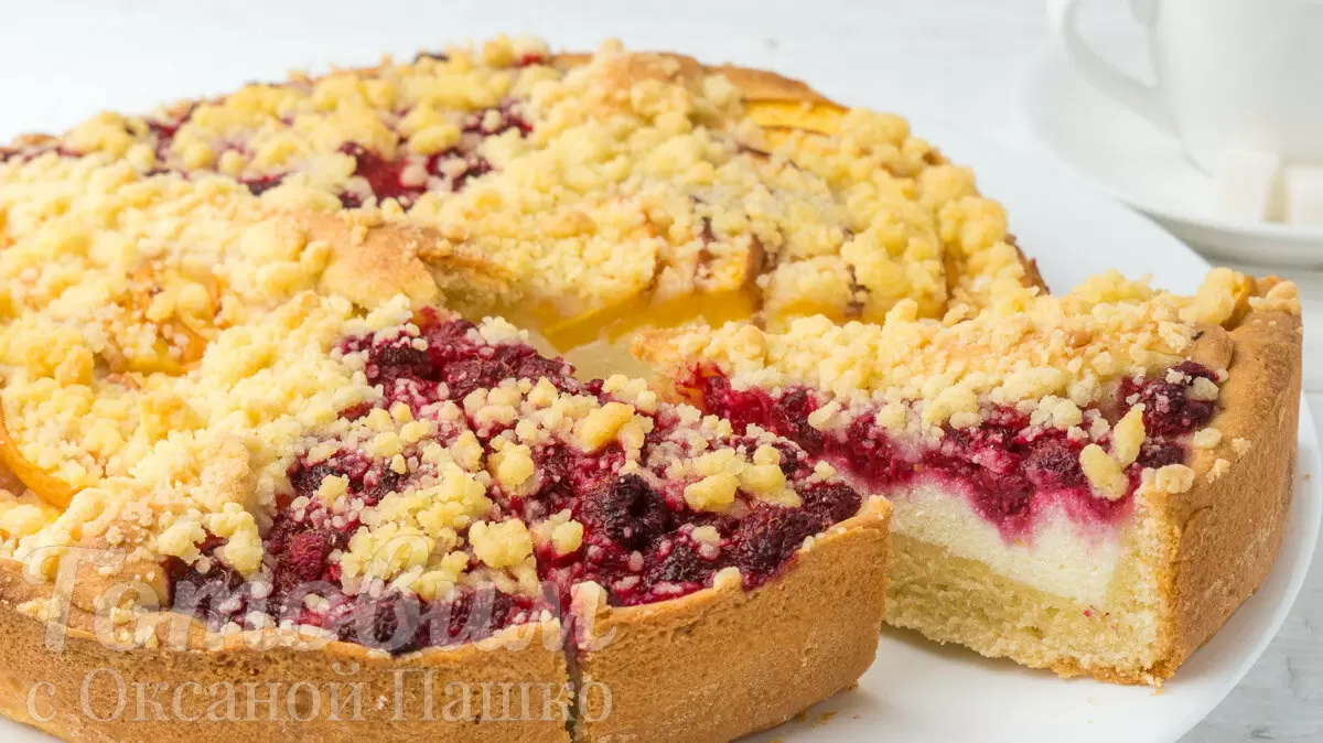 Нежный пирог с творожной начинкой и фруктами, который удивит всех