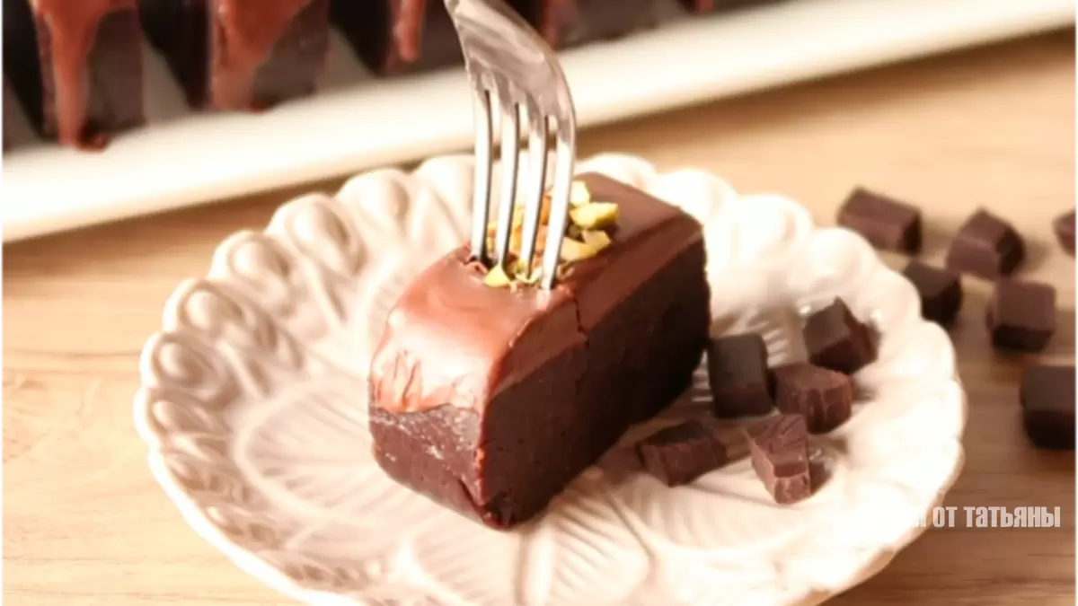 Изготавливаем сладкие пирожные с шоколадом и фисташками