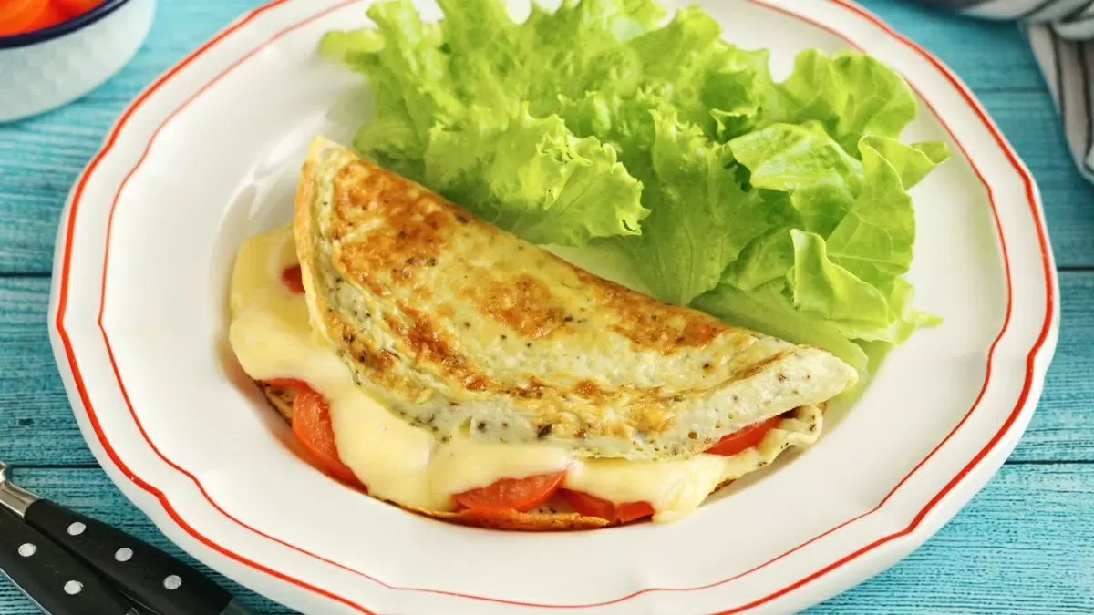 Яичный блин с сытной начинкой: идеальный завтрак для победителей