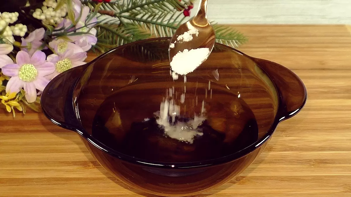 Питательная закуска из баклажанов, яиц и лука