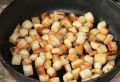 Сухарики, которые покорят ваши вкусовые рецепторы: лучший рецепт за 15 минут