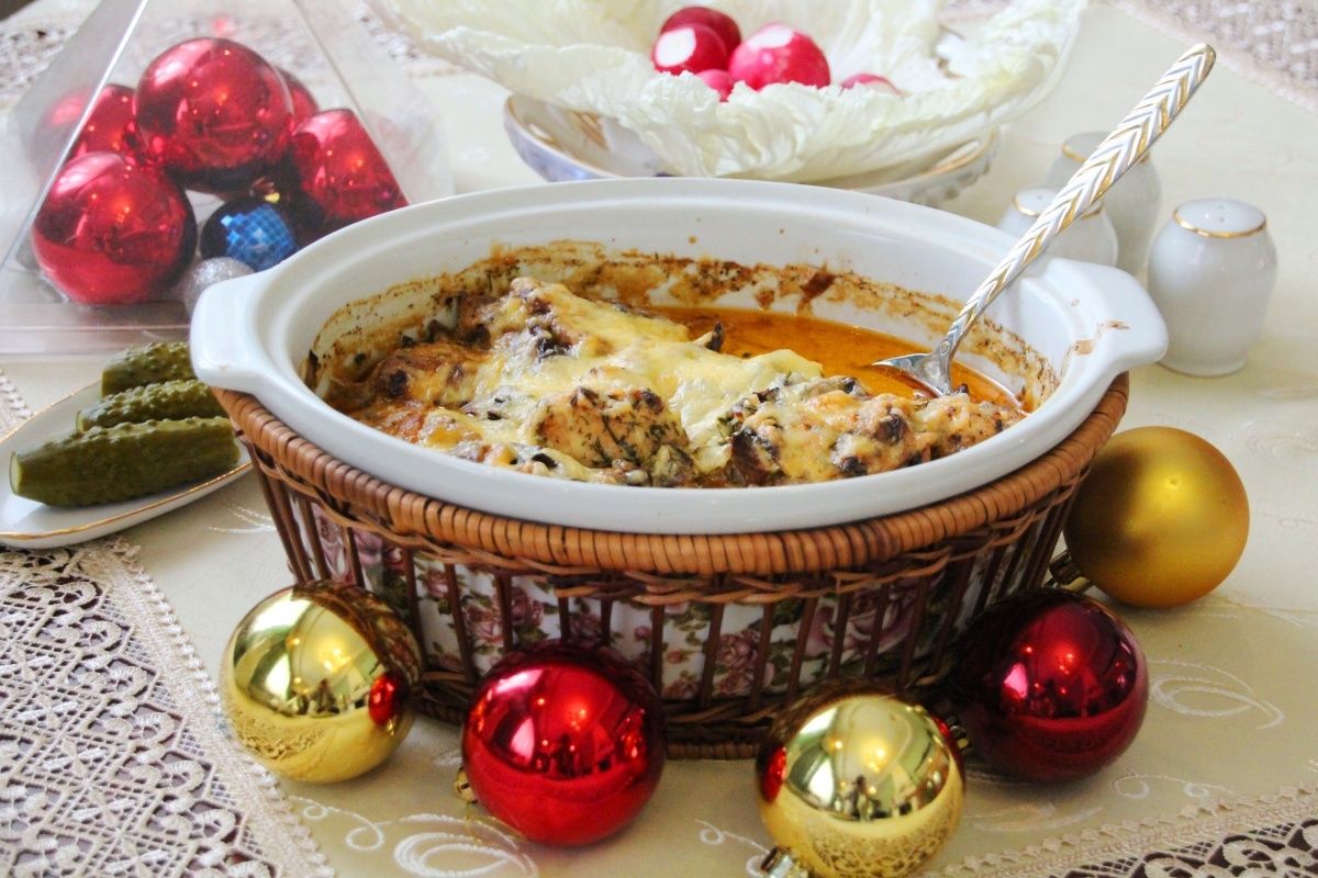 Пикантная курочка с грибами под сырной коркой: кулинарный хит для ваших праздников