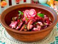 Весенний хруст: салат из свеклы и редиса, который освежит ваш стол